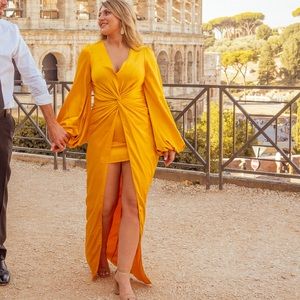 Beautiful yellow dress great for a formal event! Only worn for 30 mins for photo